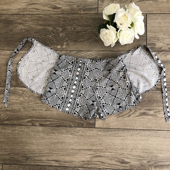 BAND OF GYPSIES black and white print shorts size small - Picture 5 of 10